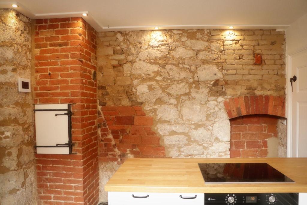 Kuchyň nebo kuchyňský kout v ubytování Besondere Ferienwohnung in Königslutter am Elm