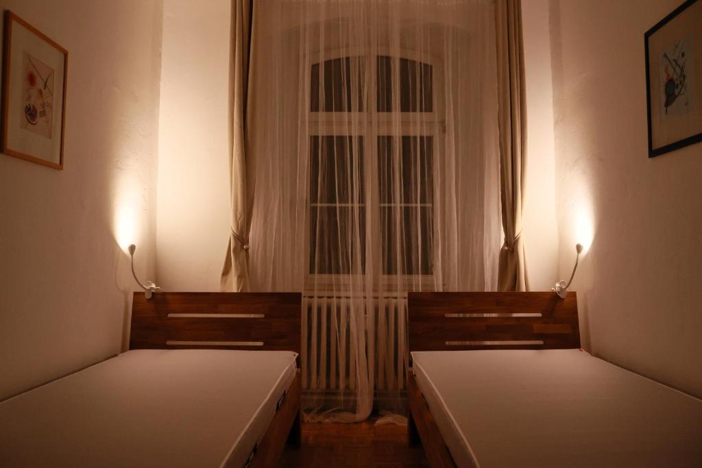 Postel nebo postele na pokoji v ubytování Besondere Ferienwohnung in Königslutter am Elm