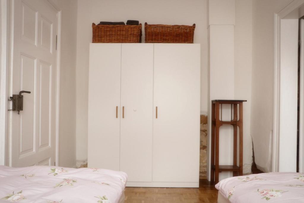 Postel nebo postele na pokoji v ubytování Besondere Ferienwohnung in Königslutter am Elm