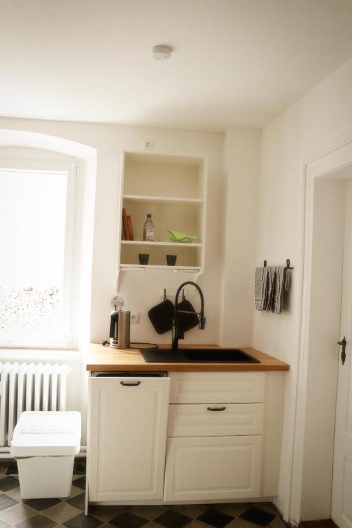 Kuchyň nebo kuchyňský kout v ubytování Besondere Ferienwohnung in Königslutter am Elm