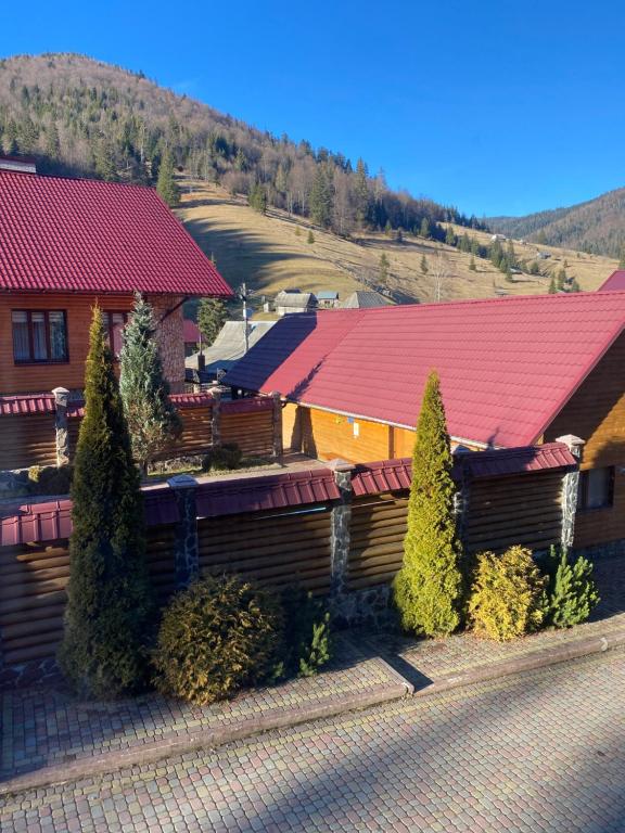 Nespecifikovaný výhled na hory nebo výhled na hory při pohledu z hotelu