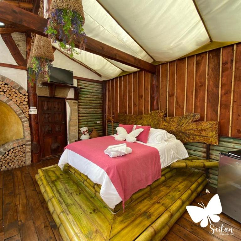 Postel nebo postele na pokoji v ubytování Cabaña Esmeralda - Seilan Alojamiento Rural