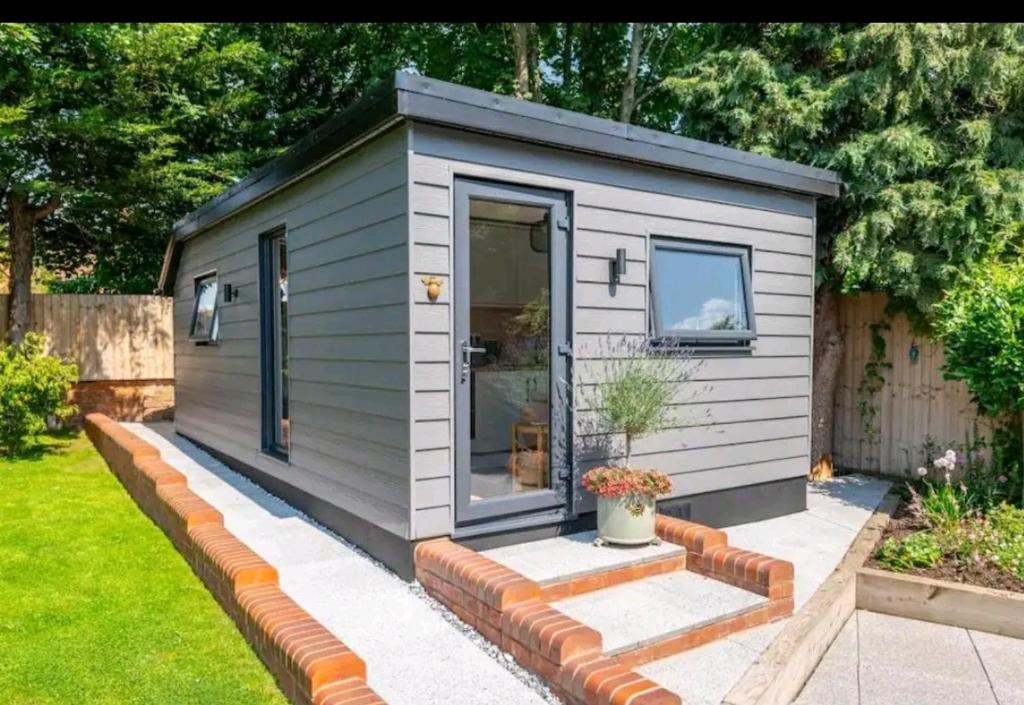 a tiny house is shown with a garden at The Annex, Stratford Upon-Avon in Stratford-upon-Avon