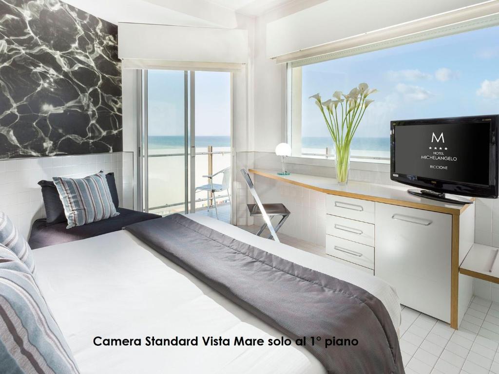 TV a/nebo společenská místnost v ubytování Hotel Michelangelo