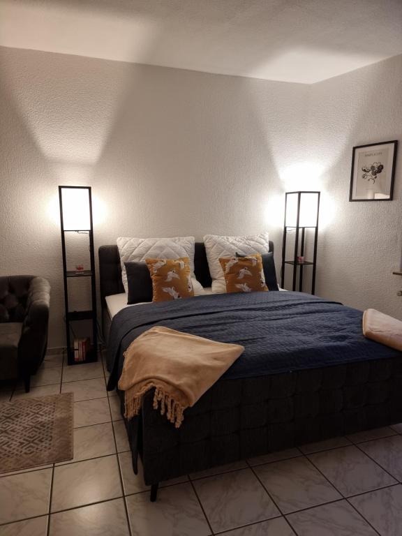 En eller flere senge i et værelse på Moderne Wohnung in Hagen