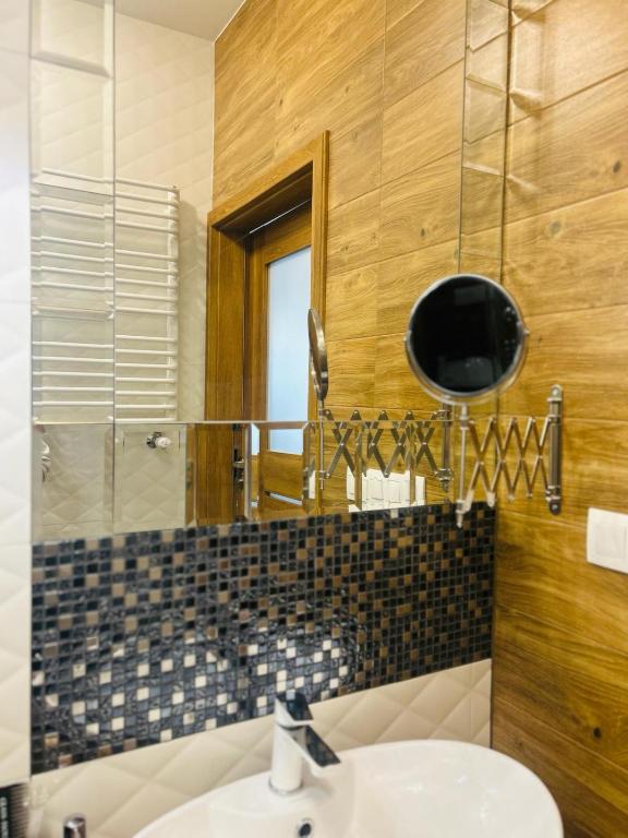 Kúpeľňa v ubytovaní Jacuzzi Glass-House Central Station