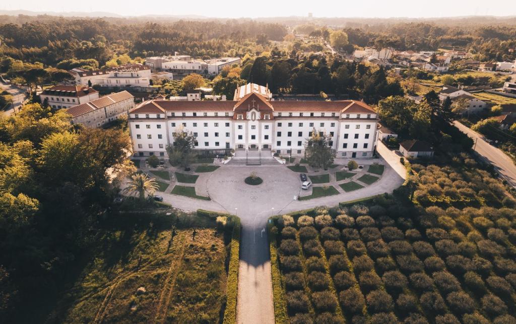 an aerial view of a large white building at SDivine Fatima Hotel, Congress & Spirituality in Fátima