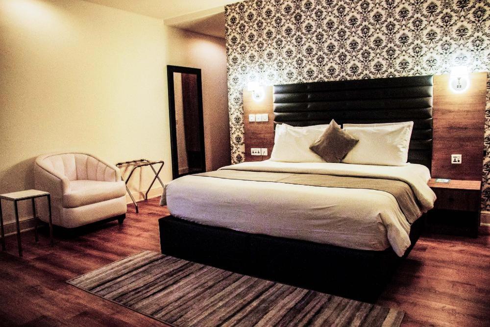 Postel nebo postele na pokoji v ubytování Crownsville Hotel - Airport Road