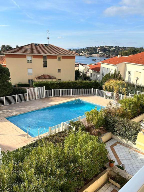 a swimming pool in front of a house at LA BLUETTE (ST RAPHAËL) in Saint-Raphaël