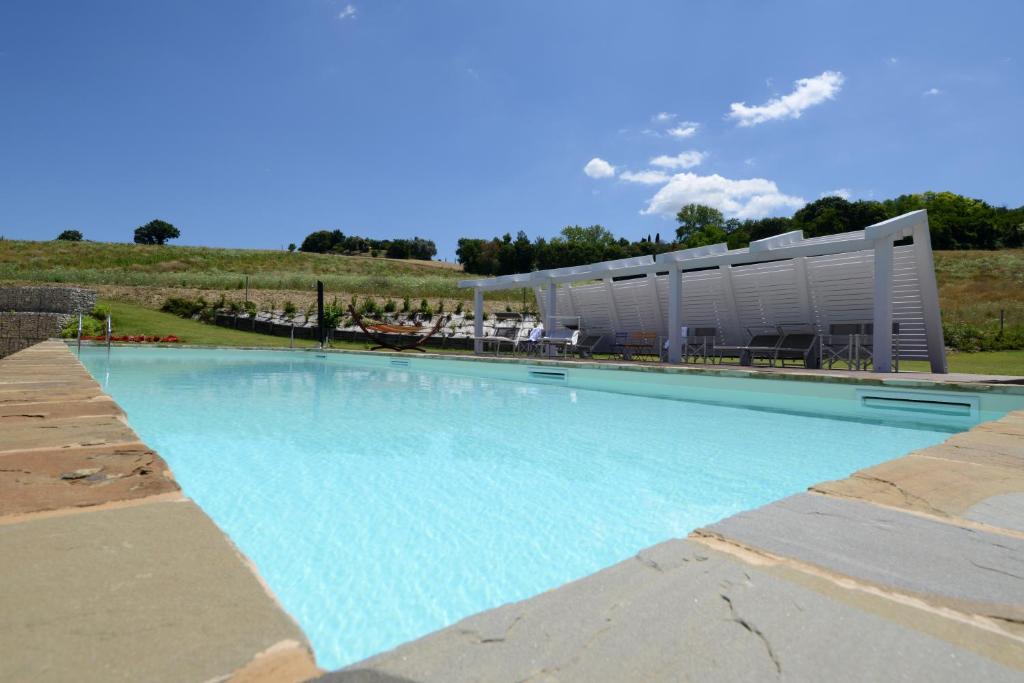 Бассейн в Resort Il Gallo Senone или поблизости