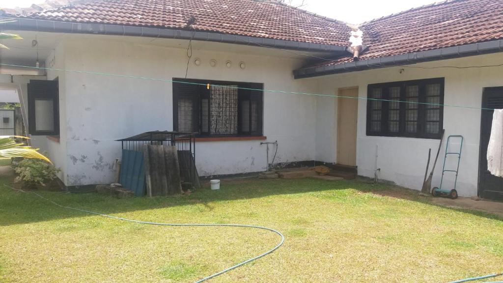 a house with a yard with a hose at Lavania Villa in Attidiya