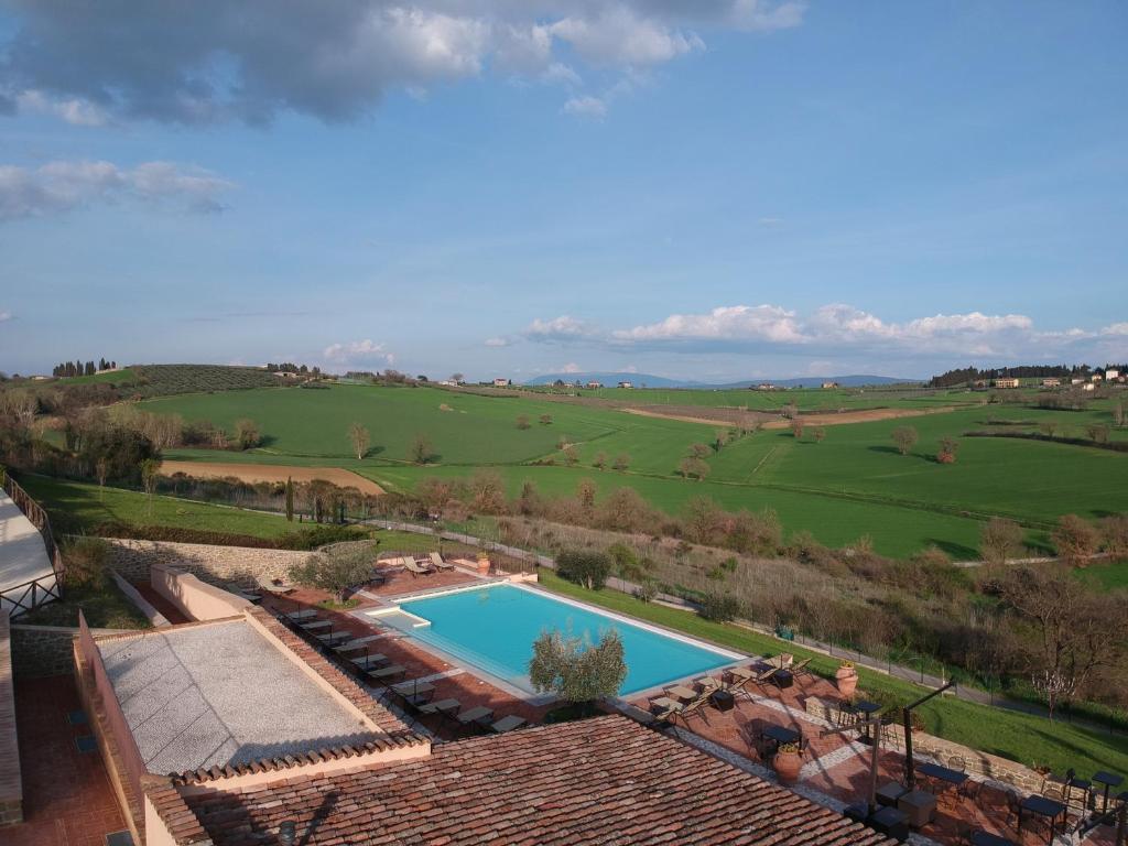 Bazén v ubytování Borgo Sant'Apollinare - Resort nebo v jeho okolí