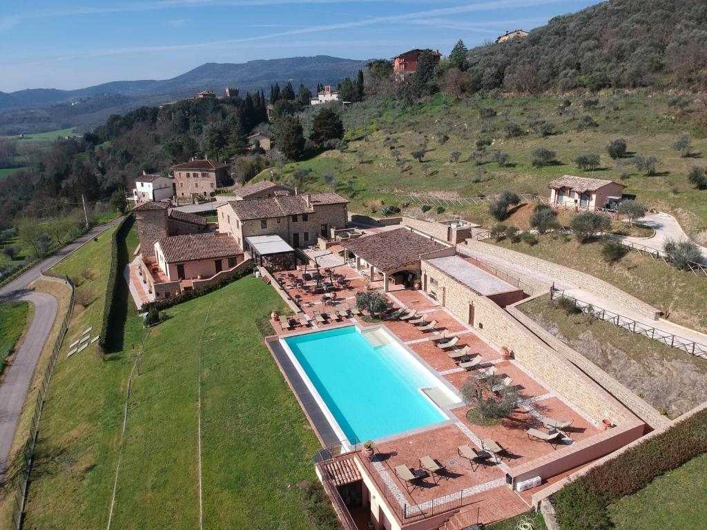 Bazén v ubytování Borgo Sant'Apollinare - Resort nebo v jeho okolí
