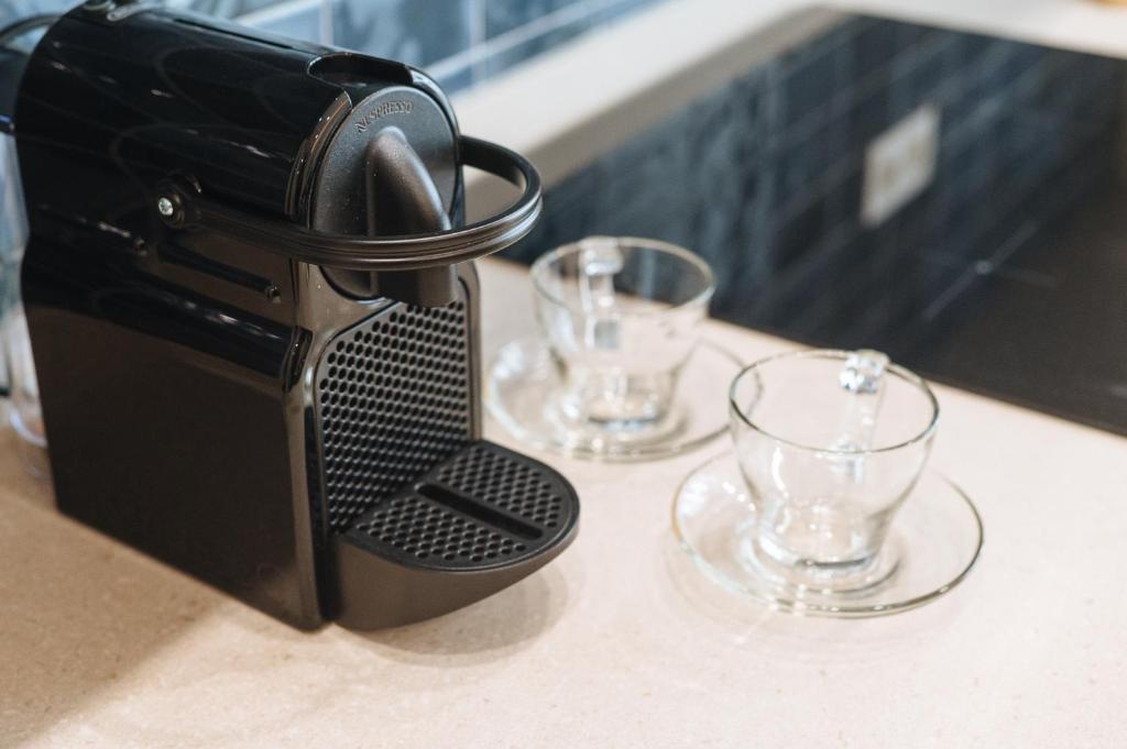 New Hostly Alameda Apartments - 11