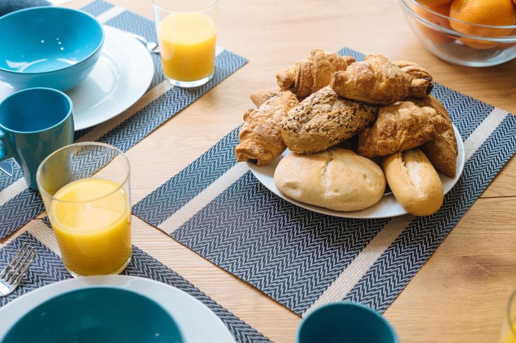 New Hostly Alameda Apartments - 12