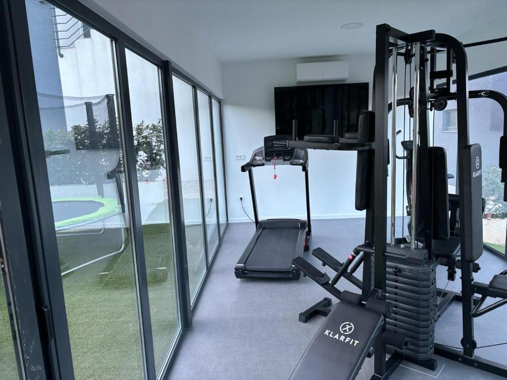 Fitness centrum a/nebo fitness zařízení v ubytování Villa Magic sky I