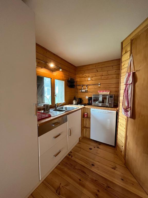 Kuchyň nebo kuchyňský kout v ubytování Chalet des Myrtilles - chalet cosy avec vue
