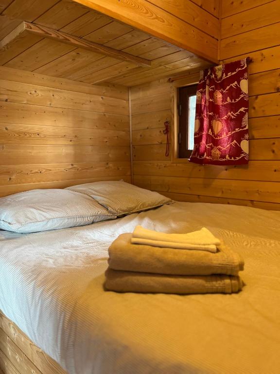 Postel nebo postele na pokoji v ubytování Chalet des Myrtilles - chalet cosy avec vue
