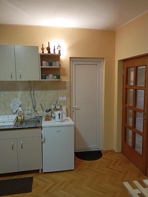 Kuchyň nebo kuchyňský kout v ubytování Apartman Sekulić