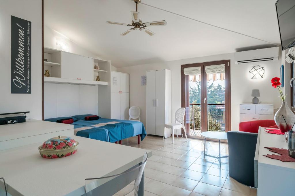 Casa Lugana 15 - Monolocale con piscina fronte lago