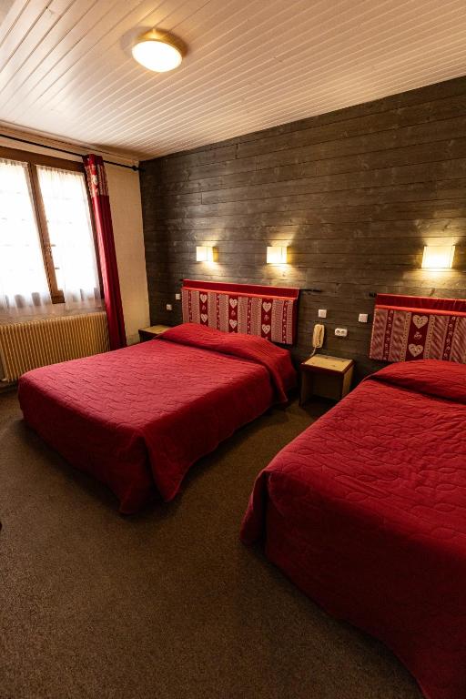 Postel nebo postele na pokoji v ubytování Hôtel Le Coq d'Or