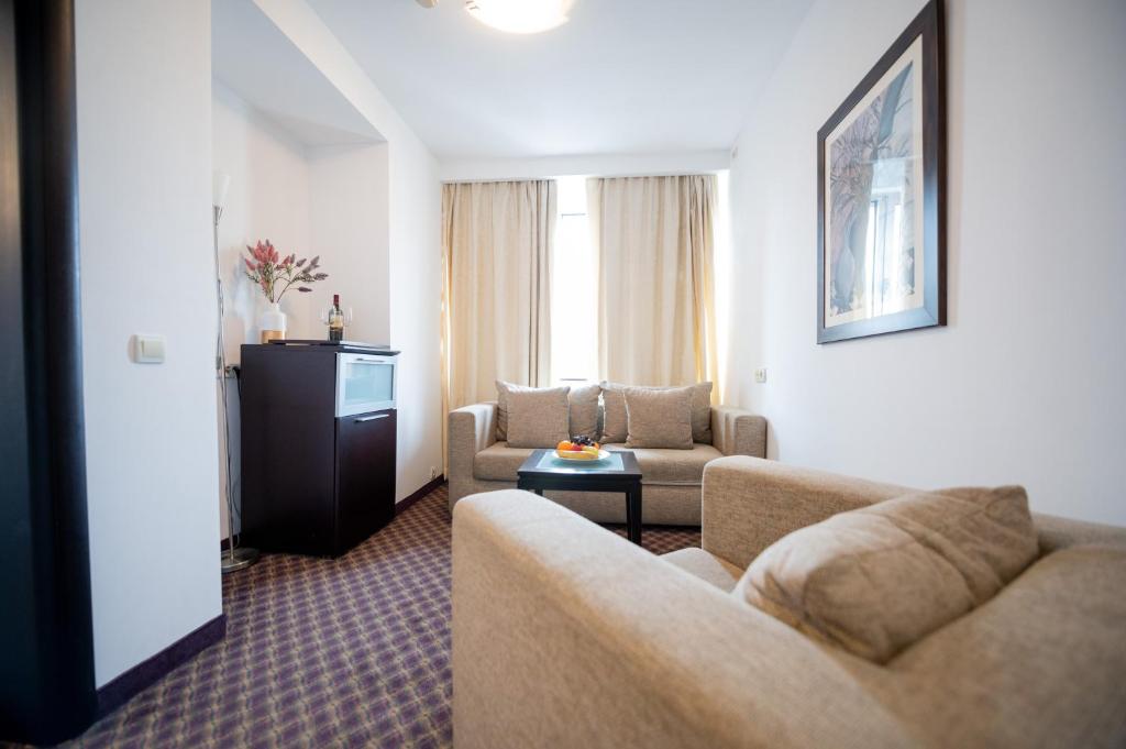 
One-Bedroom Apartment with Free Parking
