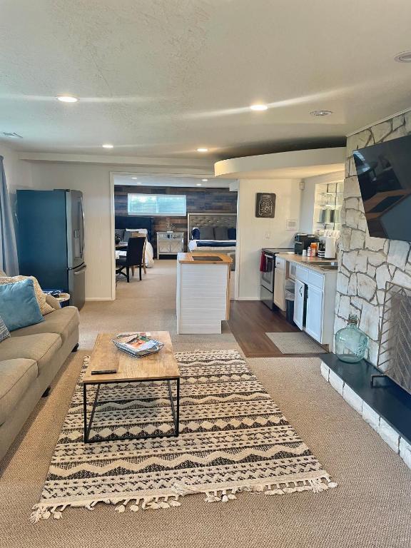 City light views getaway close to top ski resorts