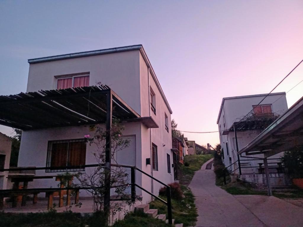 Το κτήριο όπου στεγάζεται  το διαμέρισμα