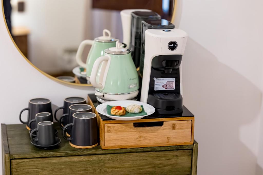 Set per la preparazione di tè e caffè presso Sciaraqa
