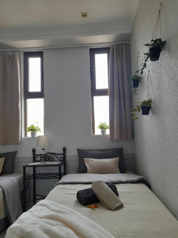 Posteľ alebo postele v izbe v ubytovaní Apartment on the harbor, first line with beautiful sea view in 4 star hotel