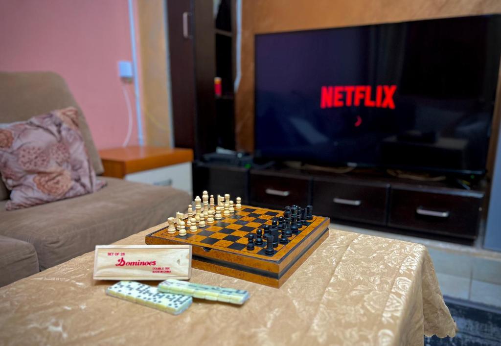 TV a/nebo společenská místnost v ubytování Al-Amer Hostel
