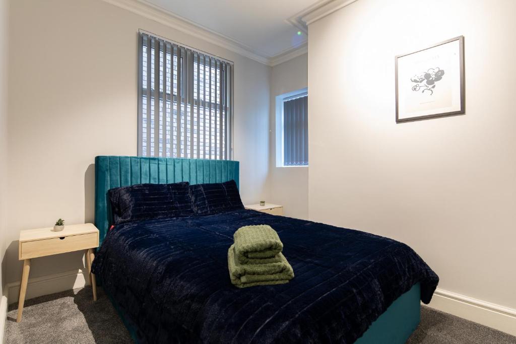 a bedroom with a blue bed with a blue comforter at MARSH lux 3 in Manchester