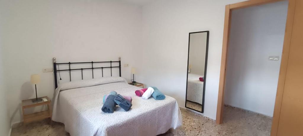Postel nebo postele na pokoji v ubytování La Torrecica, con carácter andaluz y magníficas vistas al mar y Sierra Nevada