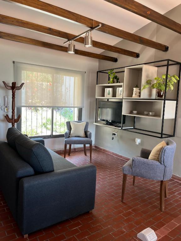 a living room with a couch and two chairs at Casa 'Los Colibries' in Salta