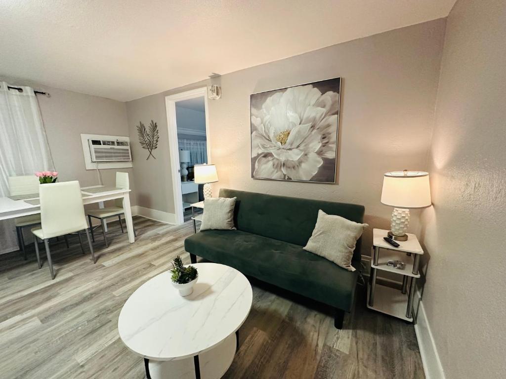 3 Beach Side Apartment, Daytona Beach (updated prices 2024)