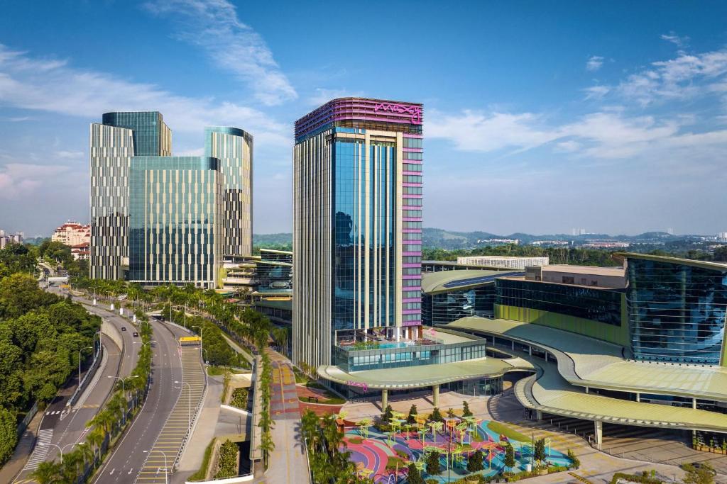 Bazén v ubytování Moxy Putrajaya nebo v jeho okolí