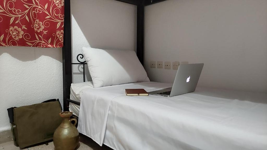 Postel nebo postele na pokoji v ubytování WARZAZAT Hostel