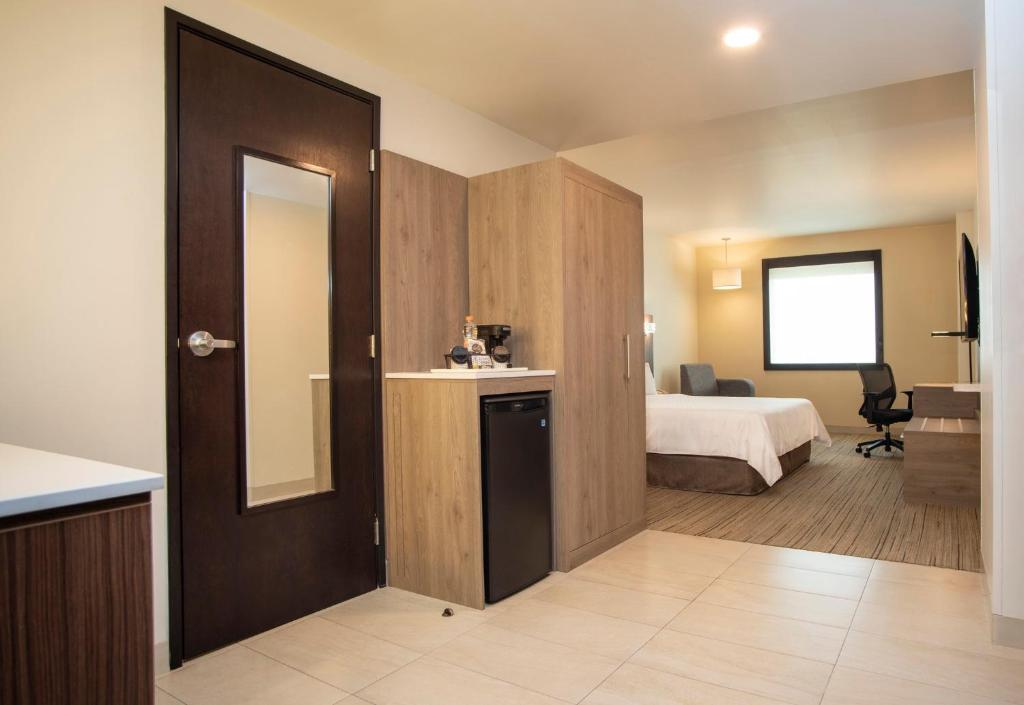 Holiday Inn Express Guadalajara Iteso by IHG - Standaard King Kamer Met Extra Vloerruimte
