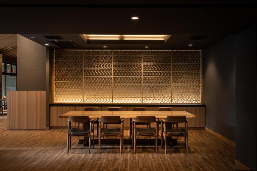 a conference room with a wooden table and chairs at Miyajima Grand Hotel Arimoto in Miyajima
