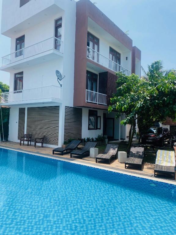 Bazén v ubytování Hotel Cloud 9 Negombo nebo v jeho okolí