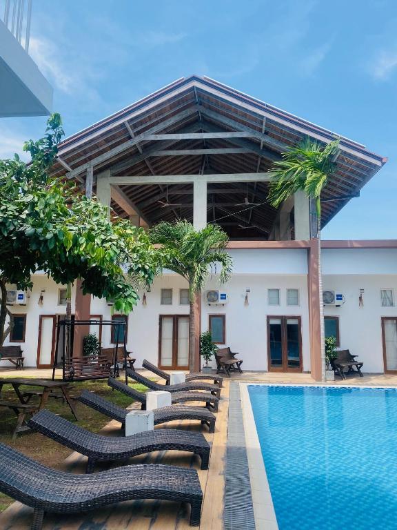 Bazén v ubytování Hotel Cloud 9 Negombo nebo v jeho okolí