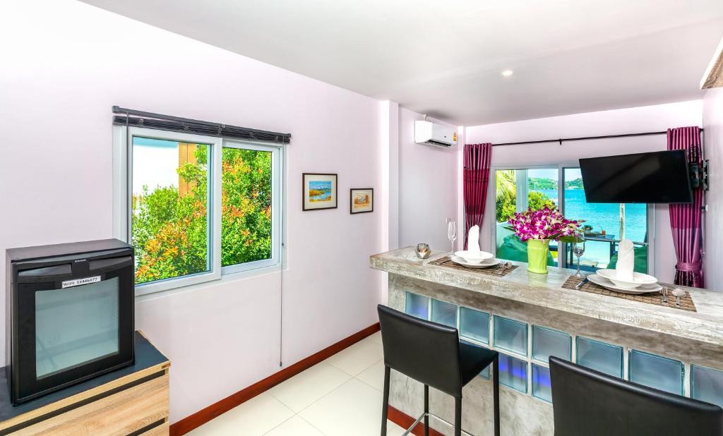 Kuchyň nebo kuchyňský kout v ubytování Mango Tree Villa
