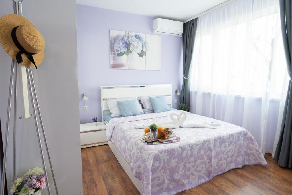 Postel nebo postele na pokoji v ubytování Luxury 2BR Retreat in Central Varna