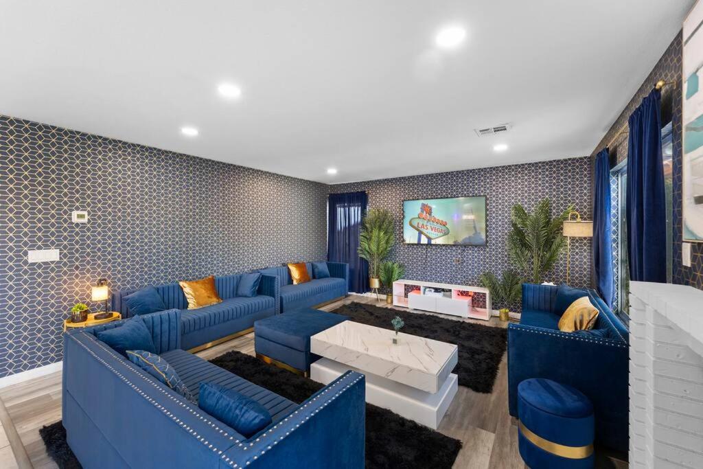 a living room with blue couches and a couch at Heated Pool - Poker - 5 min - Airport - 10-Strip in Las Vegas