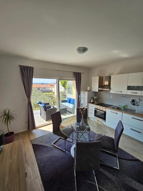 Kuchyňa alebo kuchynka v ubytovaní Apartments Grgic