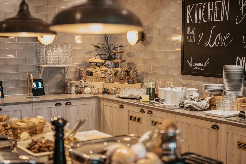 Kuchyň nebo kuchyňský kout v ubytování Hotel Skansen