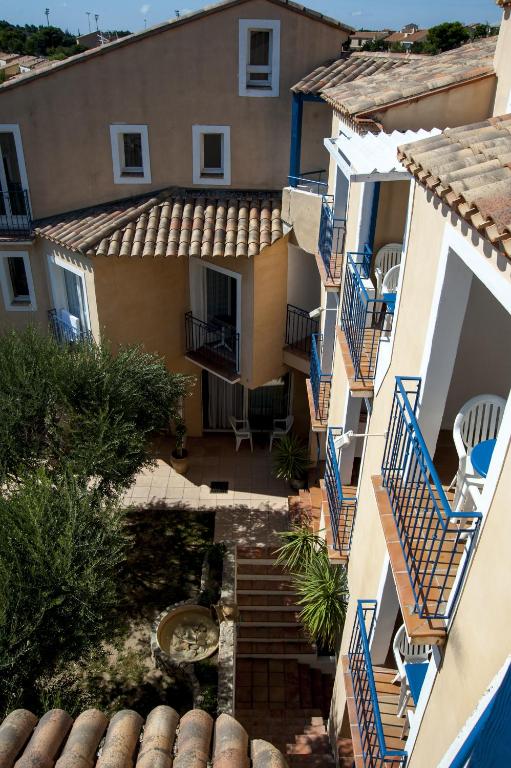 Budova, kde se aparthotel nachází