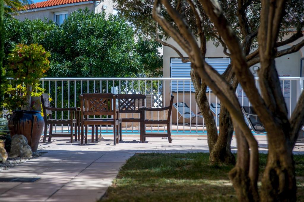 Zahrada ubytování Hôtel Le Leukos