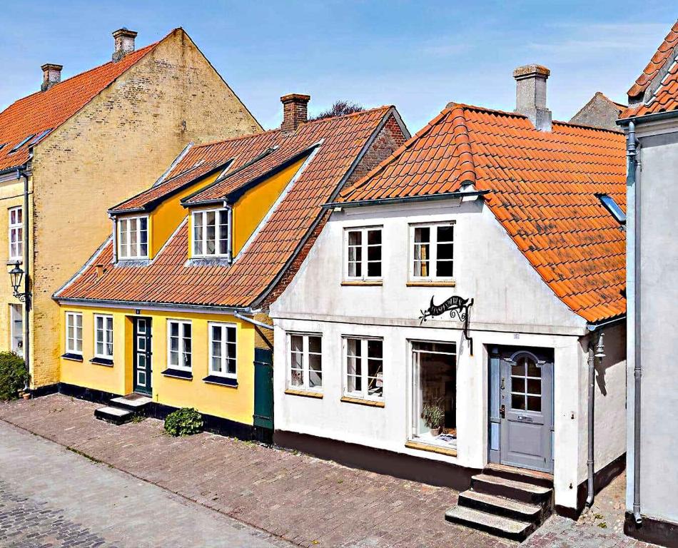 a group of buildings with orange roofs at Sndergade 5, rskbing in Ærøskøbing