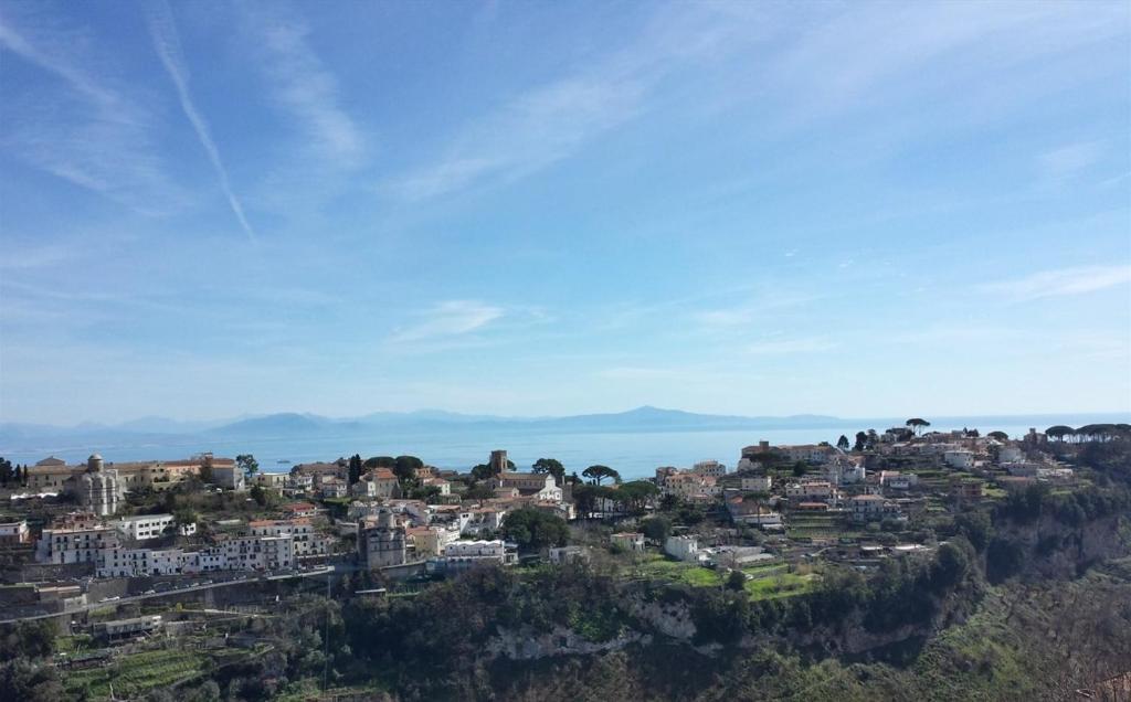 a town on a hill with the ocean in the background at Casa delle Campane in Scala